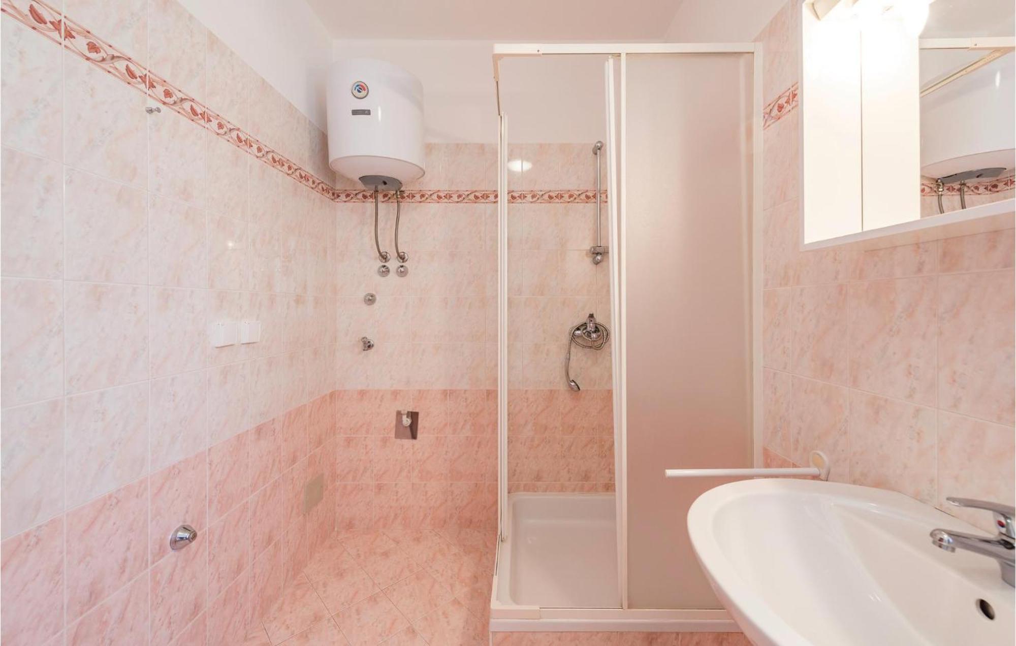 Amazing Apartment In Rabac With Kitchen 外观 照片