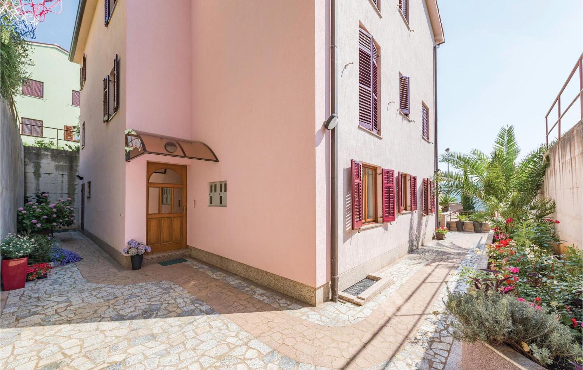 Amazing Apartment In Rabac With Kitchen 外观 照片