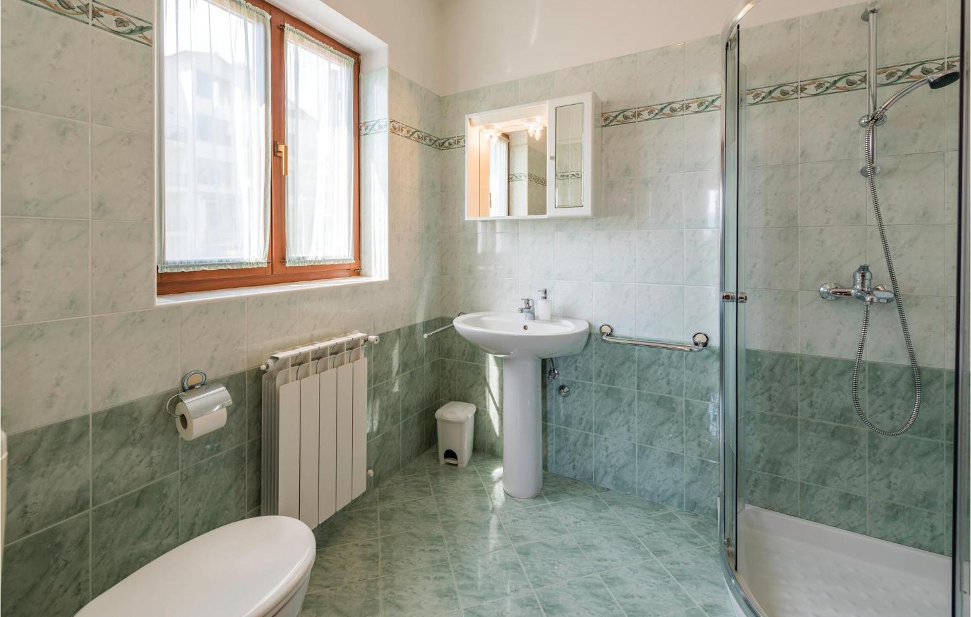 Amazing Apartment In Rabac With Kitchen 外观 照片